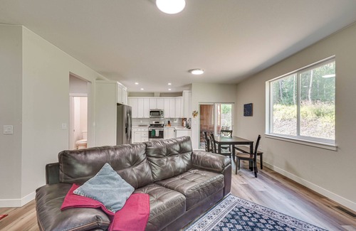 Meadow Lakes Apartment | Explore Alaskas Playground: Modern Wasilla Escape