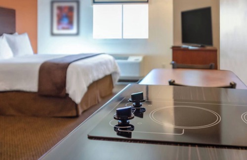 Soncy Hotel | Explore Amarillo's Best, Spacious Room with Full Kitchen and Free Parking