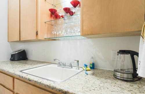 Hyde Park Apartment | Explore Austin from an Airy, Modern Apartment