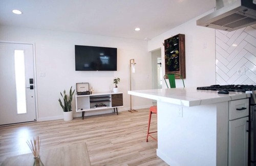 Bay Park House | Explore Beaches & Bike Paths from a Boutique Home