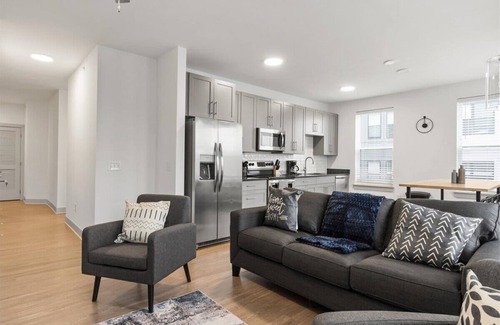 East Walnut HIlls Apartment | Explore Cincy! Stylish Condo by Shops & Dining