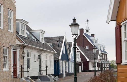 Municipality of Huizen House | Explore Huizen in Perfect Suite w/Onsite Dining Near Breathtaking Reserves