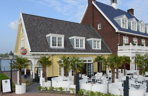 Municipality of Huizen House | Explore Huizen in Perfect Suite w/Onsite Dining Near Breathtaking Reserves