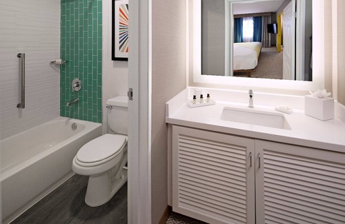 Venice Hotel | Explore More of Venice! Pool w/Jacuzzi, Close to Venice Beach Boardwalk!