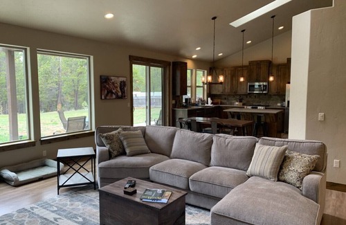 Three Rivers House | Explore Natures Beauty and Stay at Home in the Heart of Oregon's Wonderland