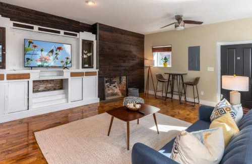 Pendleton House | Explore OTR and Downtown from a Parkside Condo