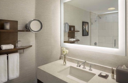 Financial District House | Explore San Francisco's Financial District From Our Room !