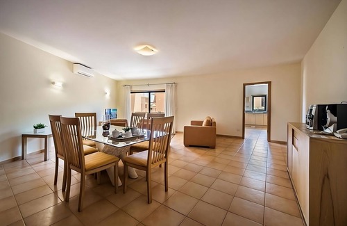 Praia da Luz House | Explore the Atlantic Coastline! Full Kitchen, Swimming Pools, Beach Access!