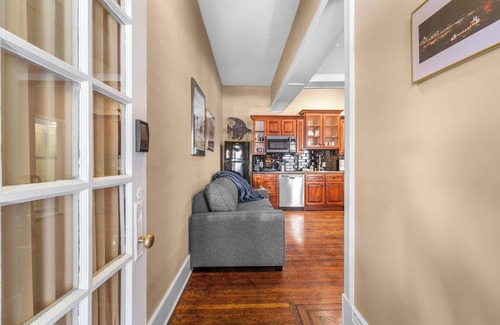 Highlands Apartment | Explore the Highlands from your Broadway Basecamp! Sleeps 4