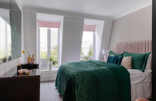 Brompton & Hans Town Apartment | Explore the MOST EXQUISITE West-End from a Harrods FAMILY and COUPLE HOME