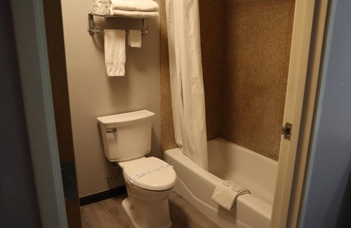 West Eugene Hotel | Express Inn & Suites