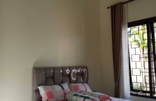 Jember Hotel | EXPRESS O 91708 Rumah Sriwijaya 12a Syariah