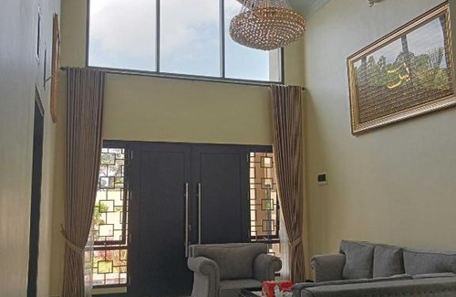Jember Hotel | EXPRESS O 91708 Rumah Sriwijaya 12a Syariah