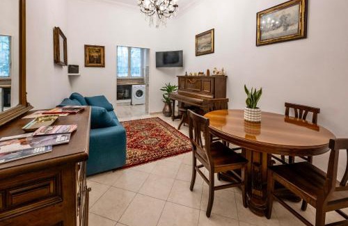 Esquilino Apartment | Exquilia Home & Garden at the Colosseum