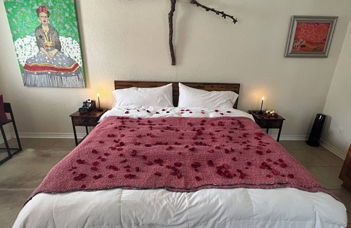 Fredericksburg Bed & Breakfast | Exquisite 1 Bed/1 Bath Private Luxury Pool Guest House in Fredericksburg, TX.