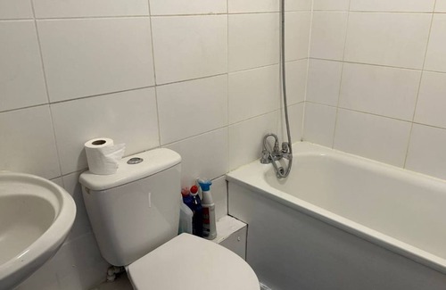 Cray Valley East Apartment | Exquisite 1 Bedroom