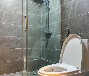 Nairobi West Apartment | Exquisite 1Bed with Free Parking Gym and Pool