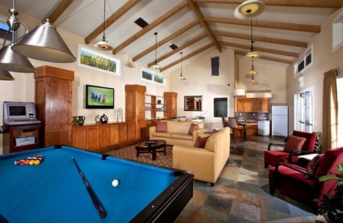 Solana Beach Hotel | Exquisite 1BR Condo with Ping-Pong Table and Pool Table