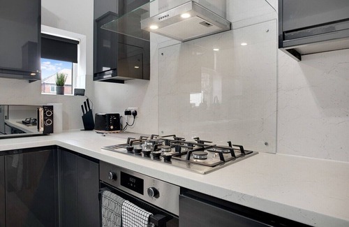 Fenham House | Exquisite 3-Bedroom, Newly Renovated, Sleeps 6