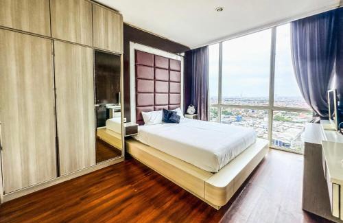 Surabaya Apartment | Exquisite 3BR Surabaya Apartment at Via Tower Ciputra World by Le Ciel Hospitality