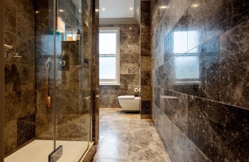 Chelsea Apartment | Exquisite 3BRs maisonette located in Chelsea