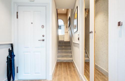 Chelsea Apartment | Exquisite 3BRs maisonette located in Chelsea