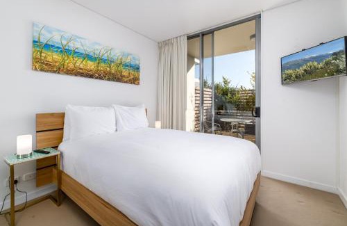 Phillip Apartment | Exquisite Apartment with BBQ and Pool, near Shops