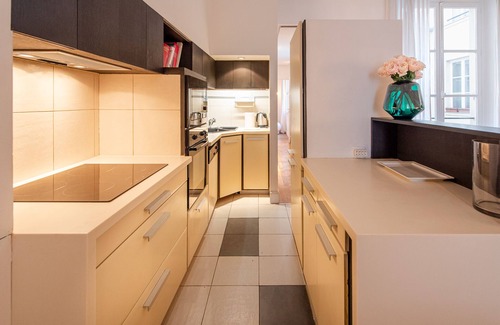 Enfants-Rouges Apartment | Exquisite Architect Designed 3BR apt for 6 with elevator in center Le Marais