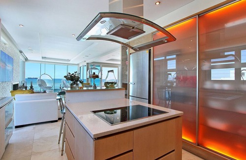 Bloubergstrand House | Exquisite Beachfront Home in Beautiful Bloubergstrand