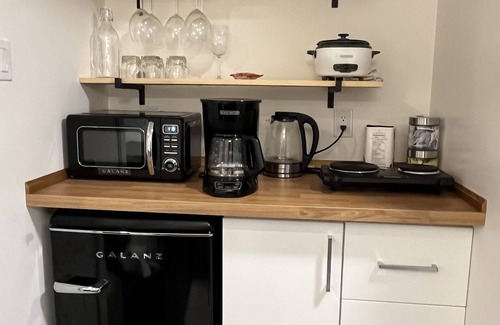 Plateau House | Exquisite Black & White Apartment with Unparalleled Charm