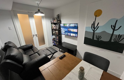 Plateau House | Exquisite Black & White Apartment with Unparalleled Charm