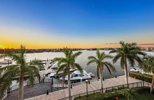 Marco Island House | Exquisite condo with unique balcony and bay views