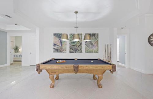 Marco Island House | Exquisite condo with unique balcony and bay views