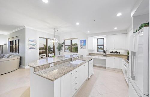 Marco Island House | Exquisite condo with unique balcony and bay views