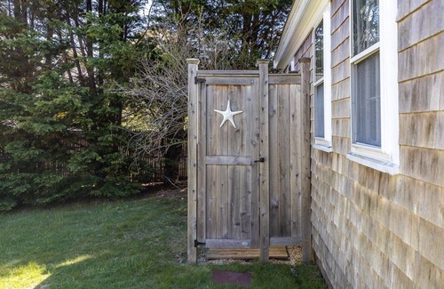 West Chatham House | Exquisite Cottage - Minutes to Village Center and Beaches