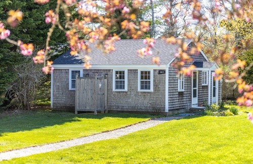 West Chatham House | Exquisite Cottage - Minutes to Village Center and Beaches