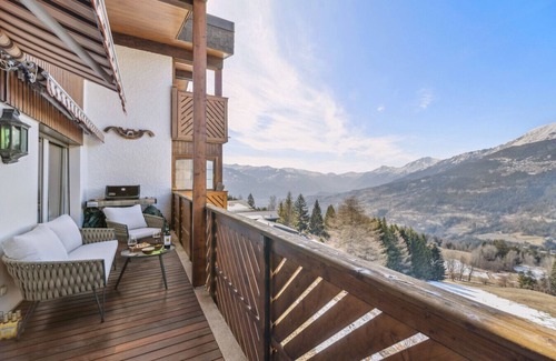Lens Apartment | Exquisite Duplex Apartment with Breathtaking Views by Mrs Miggins