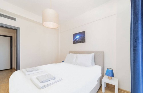 Kepez Apartment | Exquisite Flat with Shared Pool in Kepez