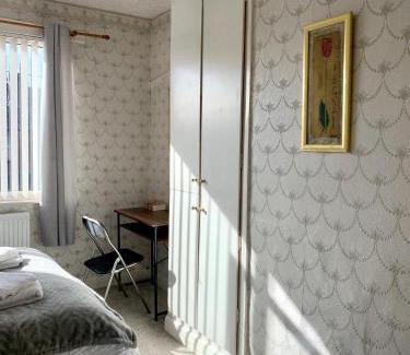 Leeds House | EXQUISITE FOLK VICTORIAN ONE-BED HOUSE: