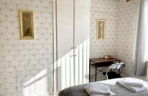 Leeds House | EXQUISITE FOLK VICTORIAN ONE-BED HOUSE: