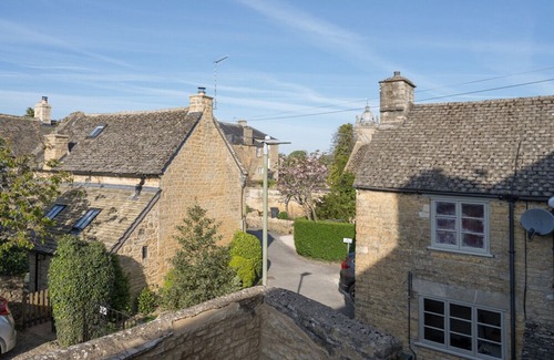 Bourton Cottage | Exquisite 18th Century Cottage in a Picture-Perfect Village