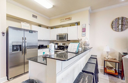 Panama City Beach Condo | Exquisite Gulf front condo w/shared pool, hot tub &, gym/Roman spa on-site