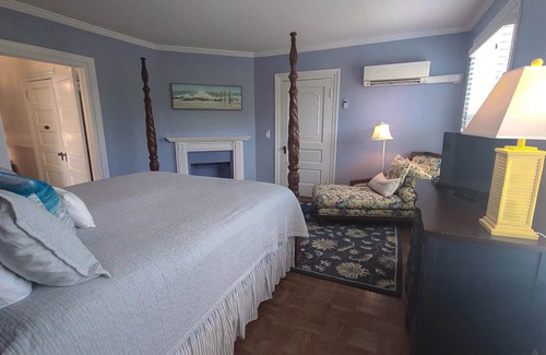 Cape Charles House | Exquisite Historic Home with new furnishings, fully equipped Kitchen, 7 bd!