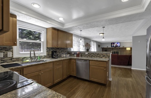 Fairfax House | Exquisite & Immaculate 5BD
