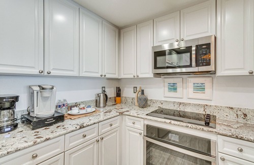 Pensacola Beach Condo | Exquisite Island Condo: Resort Perks & Views!