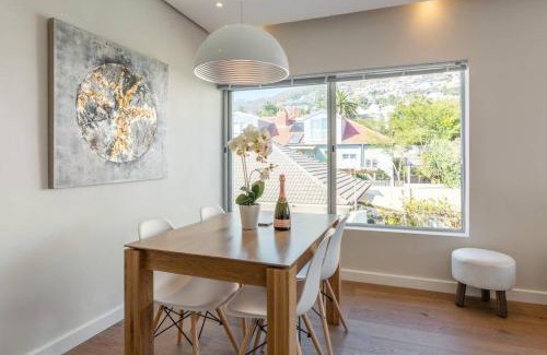 Sea Point Apartment | Exquisite Lion's Head Views in Bantry Bay