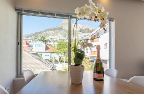 Sea Point Apartment | Exquisite Lion's Head Views in Bantry Bay