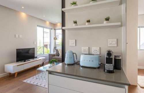 Sea Point Apartment | Exquisite Lion's Head Views in Bantry Bay