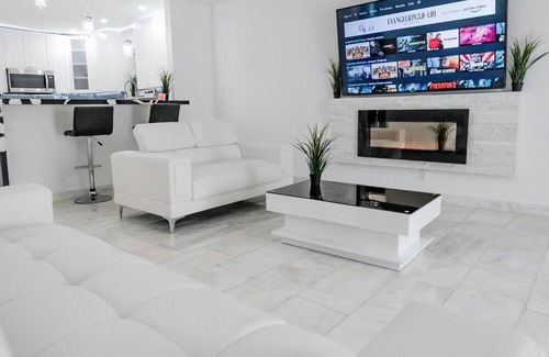 Miami Shores House | Exquisite Luxury 3 Bedroom Home