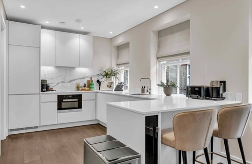 The City of London Apartment | Exquisite luxury apartment with private lift